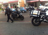 بالصور:  شرطة السير تشن حملة لتحرير المخالفات بحق السائقين في مدينة يافا 